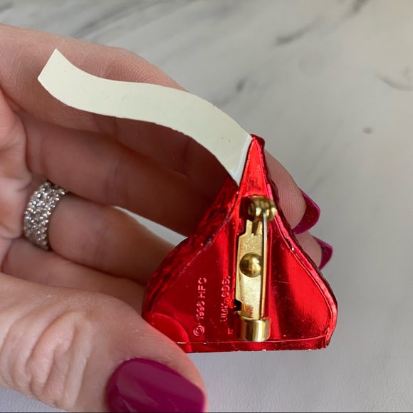 Vintage 1996 Hallmark Hershey’s Kiss Chocolate Lapel Pin Brooch - Picture 4 of 12